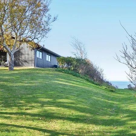 Сasa de vacaciones Three-bedroom Holiday In *