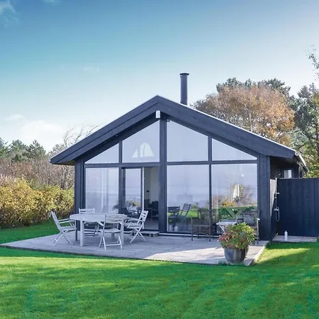 Сasa de vacaciones Three-bedroom Holiday In *